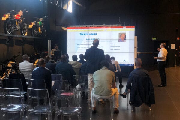 Meeting_e_aperitivo_-_car_server-6.jpg